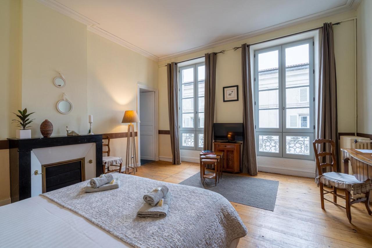 Bed and Breakfast H De Surgères Exteriér fotografie